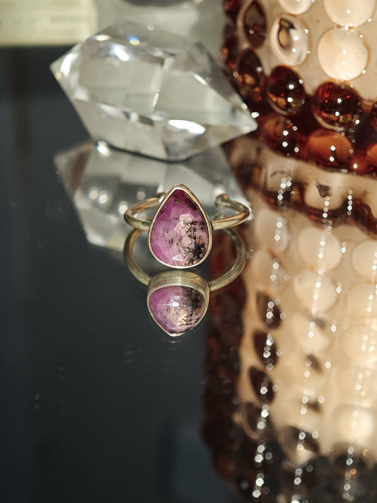 Gümüş yakut yüzük